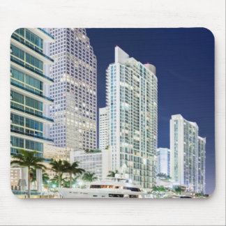 Mousepad Construções ao longo do rio Riverwalk de Miami