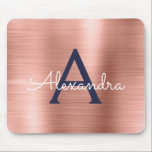 Mousepad Cor Rosa Rosa Rosa Rosa Dourada Brilhante Folha Mo<br><div class="desc">Rosa Dourado - Cor de rosa pincelado e Marinho Azul Faux Brugado Metal Monograma Nome Monograma Mousepad. Este Mousepad pode ser personalizado para incluir seu primeiro nome e é excelente de voltar para a escola,  aniversário ou presente de Natal de feriado.</div>