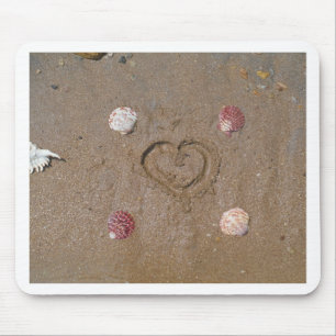 Mousepad coração nas conchas rosa da praia
