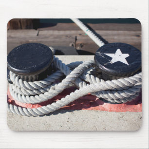 Mousepad Corda amarrada a dois postes de amarração