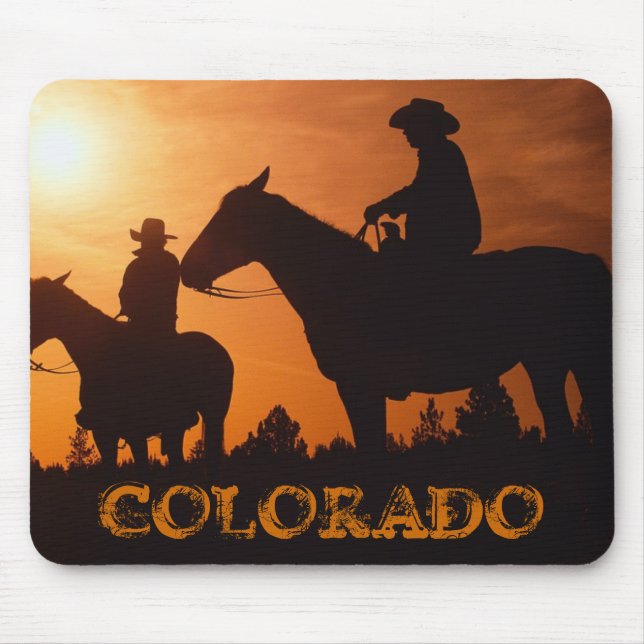Mousepad Cowboys do COLORADO em cavalos no pasto (Frente)