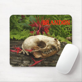 Mousepad Crânio de Raccoon com samambaias e Monarda vermelh