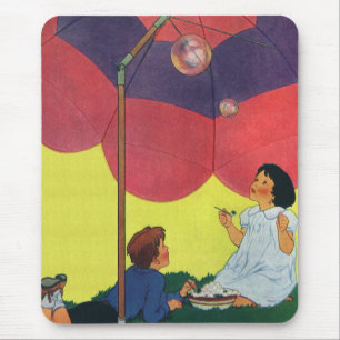 Mousepad Crianças Antigas Sopram Bolhas Sob um Guarda-Chuva