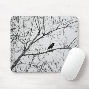 Mousepad Crow em uma Árvore de Birch