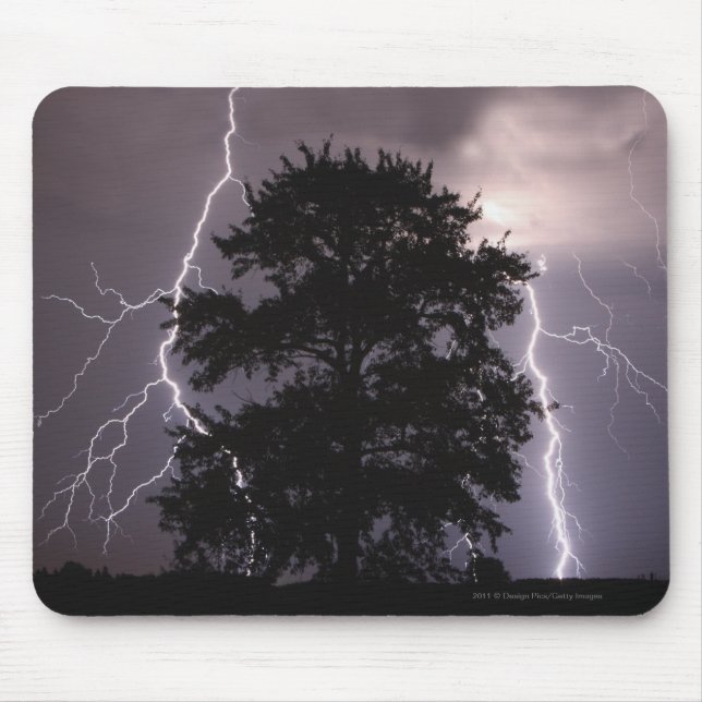 Mousepad Curto circuitos no céu atrás de uma árvore (Frente)