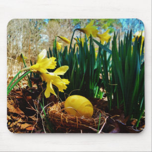 Mousepad Daffodils Amarelos e um ovo de Páscoa Amarelo