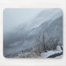 Mousepad de Vale de Montanha de Inverno Nebuloso