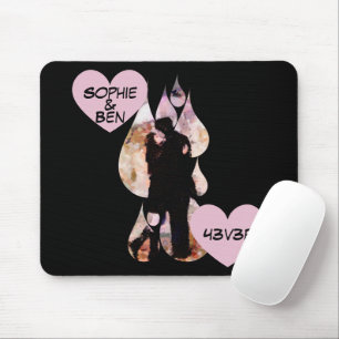 Mousepad Debaixo do Guarda-Chuva: Casal Romântico Se Beijan