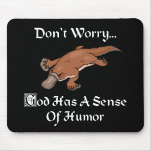 Mousepad Deus Tem Um Senso de Humor - Ornitorrinco Engraçad
