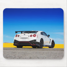 Dia da trilha de Nissan GT-R