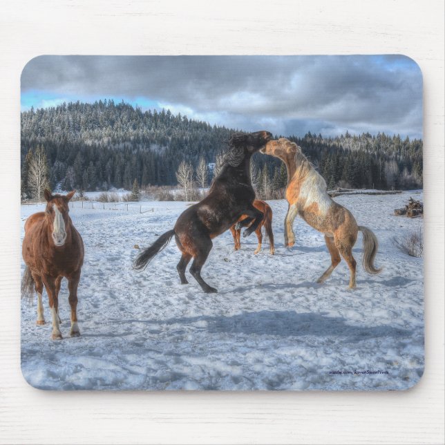 Mousepad Dois Cavalos Ranchos de Reprodução na Neve de inve (Frente)