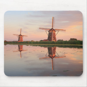 Mousepad Dois moinhos de vento com reflexão no por do sol