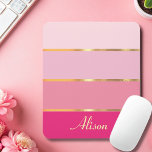 Mousepad dourado rosa moderno feminino quic<br><div class="desc">Melhore seu espaço de trabalho com este chic mousepad, enfeitado com uma série de listras cor-de-rosa que vão de pastéis macios a matizes negros. Douradas linhas de brilho separam as cores, acrescentando um toque de luxo ao design. Personalize-o com seu nome, monograma ou qualquer texto que você quiser, ou mantenha-o...</div>