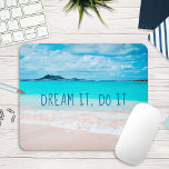 Mousepad Drew It Do It Do Hawaii Tropical Sandy Beach Photo<br><div class="desc">"Sonhe, faça." Lembre-se do cheiro fresco de sal do ar do oceano sempre que você usa este impressionante e vibrante painel fotográfico. Exalar e explorar a solidão de uma praia havaiana vazia. Faz um presente de excelente para alguém especial! Você pode personalizar facilmente este mouse pad. Por favor, me mande...</div>