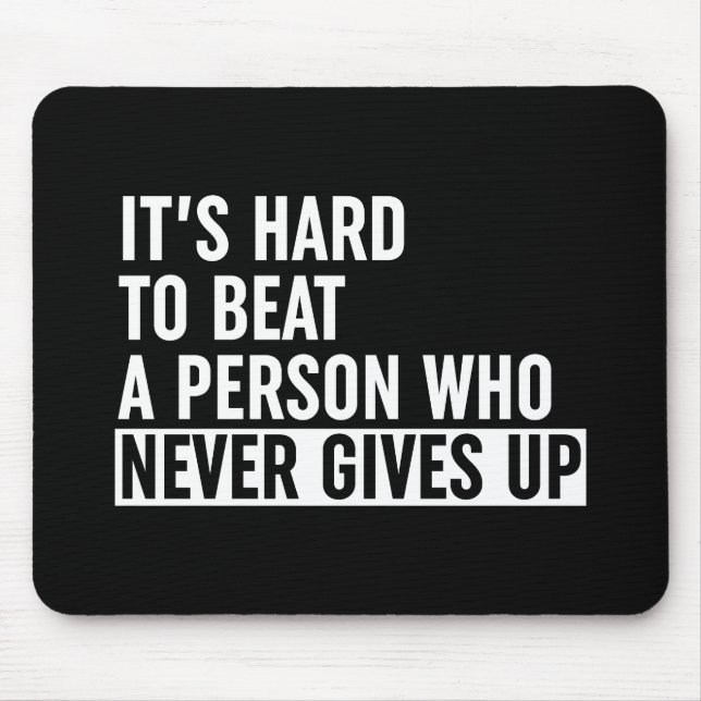 Mousepad É Duro bater numa pessoa que nunca desiste (Frente)