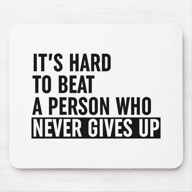 Mousepad É Duro bater numa pessoa que nunca desiste (Frente)