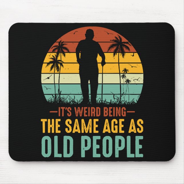Mousepad É estranho ter a mesma idade das Pessoas antigas (Frente)