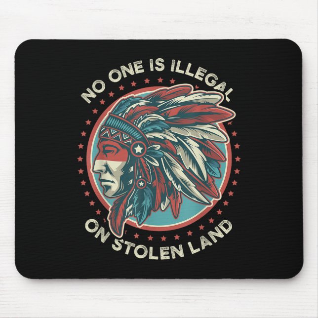 Mousepad É Ilegal No Protesto Anti-Trump Em Terra Roubada (Frente)
