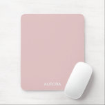 Mousepad Elegante Dusty Blush Personalizado Name -<br><div class="desc">Atualize o seu espaço de trabalho com este elegante e na moda mousepad com um fundo de pincel empoeirado calmante e o seu nome personalizado em tipografia moderna e limpa. Perfeito para uso doméstico e no escritório, este mousepad personalizado adiciona um toque de elegância e individualidade à sua mesa. Um...</div>