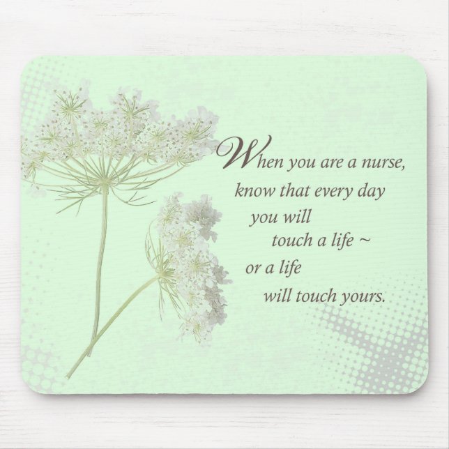 Mousepad Enfermeira toca vida com flores selvagens (Frente)