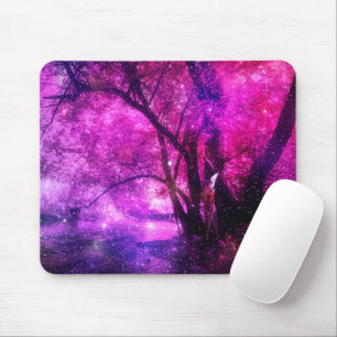 Mousepad Esconde de fada fantasma em floresta rosa perto do