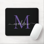 Mousepad Escrita Negra Roxa Violeta Negra Moderna Monograma<br><div class="desc">Placa de Rato de Roxo Roxo Roxo Moderno Monograma Rústico Elegante</div>