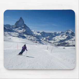 Mousepad Esquiando com Mt. Matterhorn em Zermatt, suiça