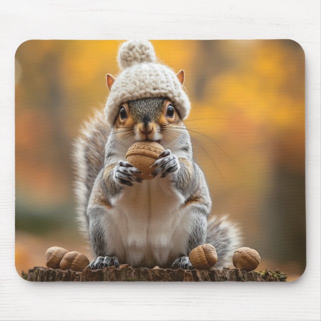 Mousepad Esquilo no Knit Hat Holding Nut (Frente)