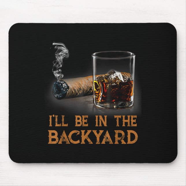 Mousepad Estarei No Quintal Engraçado Charuto E Bourbon Lov (Frente)