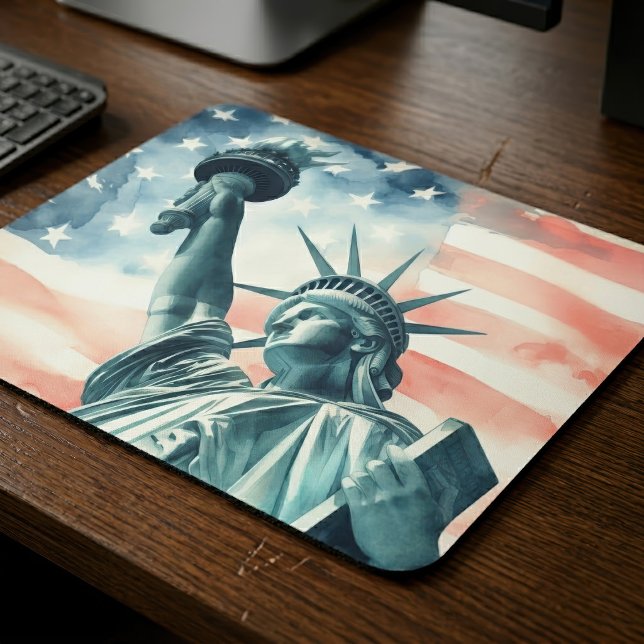 Mousepad Estátua da Liberdade em aquarela com bandeira amer (Watercolor Statue of Liberty with American flag. Mouse Pad)
