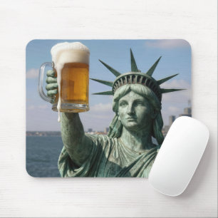 Mousepad Estátua da Liberdade Segurando uma Caneca de Cerve