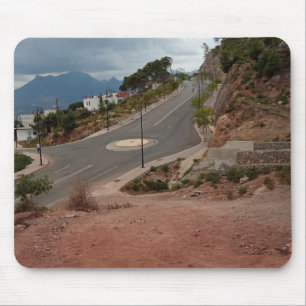 Mousepad Estrada Sinuosa na Montanha: Uma Viagem Serena Atr