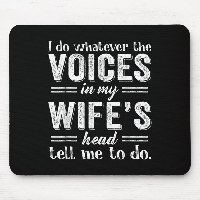 Mousepad Eu Faço O Que As Vozes Na Minha Cabeça De Esposas  (Frente)