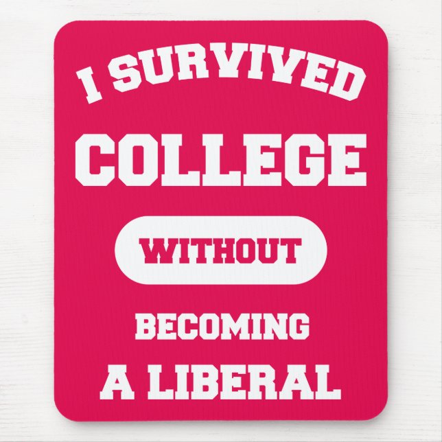 Mousepad Eu Sobrevivi À Faculdade Sem Me Tornar Um Liberal (Frente)