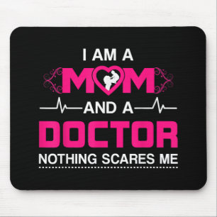 Mousepad Eu sou mãe e médico, nada me assusta.