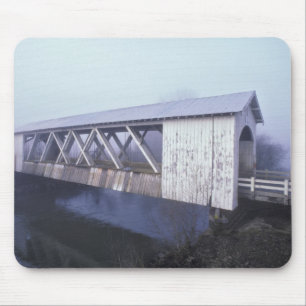 Mousepad EUA, Oregon. Ponte coberta Gilkey abrange