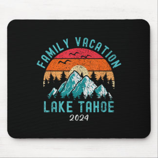Mousepad Férias em família de esqui de caminhada na montanh
