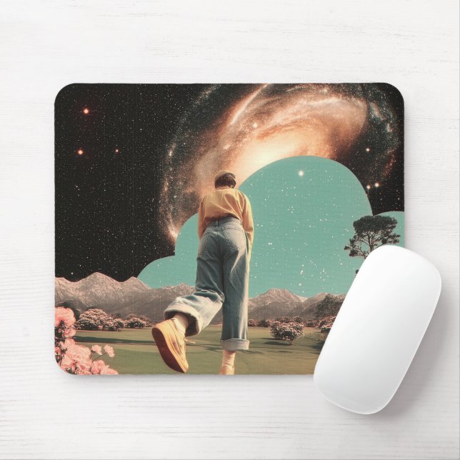 Mousepad Figura surreal caminhando para o portal da galáxia (Com mouse)
