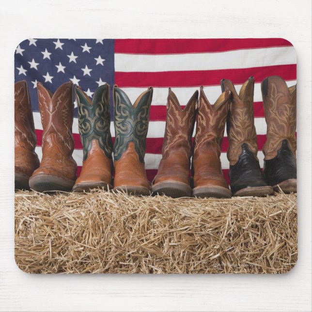 Mousepad Fila de botas de cowboy no palheiro (Frente)