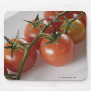 Mousepad Fim-acima dos tomates em uma bandeja