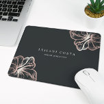 Mousepad Flor Hibiscus Dourada Elegante<br><div class="desc">O chic chic personalizado mousepad da sua empresa ou escritório doméstico apresenta duas linhas de texto personalizado em letras brancas clássicas,  em um fundo preto macio adornado com duas ilustrações de flor de hibisco tropical em folha de ouro falso rosa para um olhar de vidro de praia.</div>