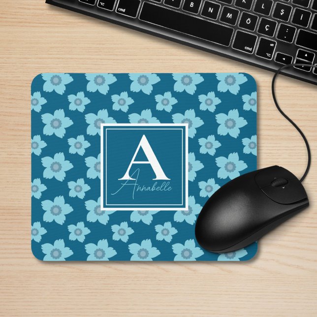 Mousepad Flores Azuis Em Monograma Azul De Fundo (Criador carregado)