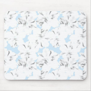 Mousepad Flores brancas em azul claro.
