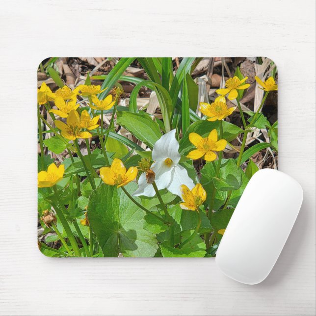 Mousepad Flores de Marsh Marigold com um Trillium (Com mouse)