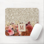 Mousepad Flores Douradas de Rosa de Monograma Leve Dourada<br><div class="desc">Este tapete mostra uma glamourosa design feminina. O ponto focal é um monograma adornado com lindamente trabalhado terracota,  pêssego e flores douradas. O design oferece um fundo brilhante,  de cor champanhe,  que adiciona um toque de sofisticação.</div>