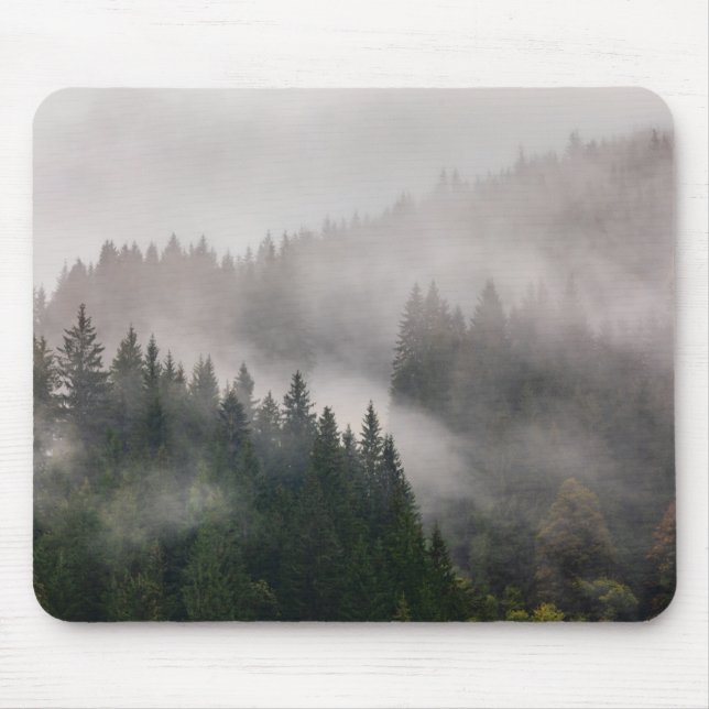 Mousepad Floresta enevoada nas montanhas (Frente)