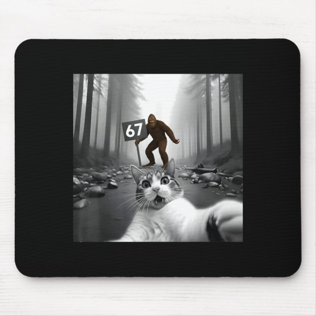 Mousepad Foto Engraçada de Gato com Bigfoot 67 Meme Me (Frente)