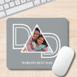 Mousepad Foto personalizada do melhor Pai do mundo<br><div class="desc">O teclado do mouse Foto do Melhor Pai do Mundo é decorado com a palavra PAI em tipografia branca em fundo de cinza. Facilmente personalizável com sua foto. Faz um presente perfeito de Dia de os pais.</div>