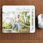 Mousepad Foto personalizada - Melhor Pai do Universo<br><div class="desc">Personalize este mouse pad novo e moderno para o seu pai (pai, papel, etc.). O modelo está configurado para que você adicione sua própria foto e edite o texto do exemplo, se desejar. O texto de exemplo lê atualmente "Melhor Pai do universo". O design tem uma paleta de cores de...</div>