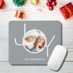 Mousepad Foto personalizada moderna<br><div class="desc">Este moderno Foto Mouse Pad é decorado com a palavra JOY em branco sobre fundo de cinza. Facilmente personalizável com sua foto e seu nome.</div>